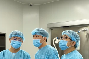 Vùng bìu lớn dần nhưng chủ quan, lúc đau nhức đi khám mới phát hiện u tinh hoàn 