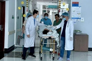 Nữ sinh bị container cán nguy kịch, tỉnh dậy liền hỏi: 'Em trai con có sao không?'
