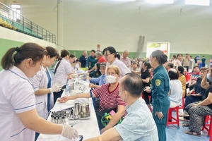 TP.HCM tăng tốc vận động người dân khám sức khỏe định kỳ miễn phí
