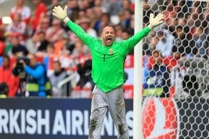 Bí mật chiếc quần dài may mắn của thủ môn Gabor Kiraly