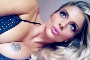 Mỹ nhân siêu vòng 1 Francesca Cipriani sẽ khỏa thân nếu Ý vô địch Euro 2016