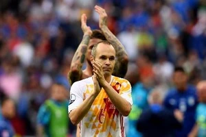 Nối gót Messi, Iniesta sẽ chia tay đội tuyển quốc gia?
