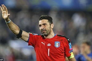 Buffon bật khóc sau khi thua Đức ở loạt đá luân lưu cân não