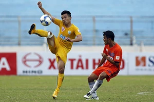 Thắng FLC Thanh Hóa, SHB Đà Nẵng hãnh tiến ngôi nhì