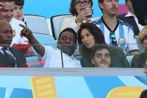 Huyền thoại Pele cưới vợ nhỏ hơn mình… 25 tuổi