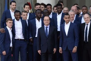 Được tổng thống mời cơm, tuyển Pháp vẫn không vơi buồn