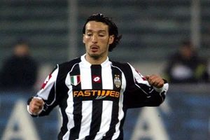 Zambrotta khuyên 'lão bà' nên bán Pogba cho MU