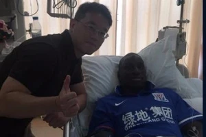 Rợn người với hình ảnh chụp X-quang chấn thương của Demba Ba