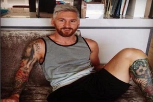 Messi xóa bỏ những ngày dài u ám bằng kiểu tóc mới