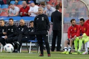 Chiếc áo vừa vặn của Zlatan Ibrahimovic và việc lập siêu phẩm trên quê nhà 