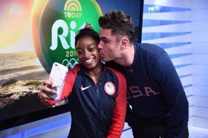 Nhờ đoạt 4 HCV Olympic, Simone Biles đã gặp được ‘soái ca’ trong mộng ​