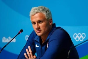 Bịa chuyện bị cướp kinh hoàng, kình ngư Lochte nói lời xin lỗi 