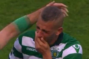  Islam Slimani đến Leicester City trong nước mắt