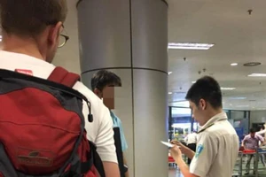 Có đại lý chỉ chiêu cho khách giả giấy tờ để đi máy bay