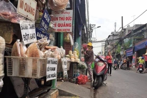 Sắp thu đại trà phí lòng đường, vỉa hè?