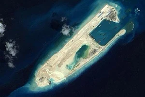 Trao công hàm phản đối Trung Quốc bay thử nghiệm ở Trường Sa 