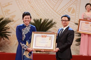 Nghệ sĩ Hoài Linh nói gì trong ngày nhận danh hiệu NSƯT?