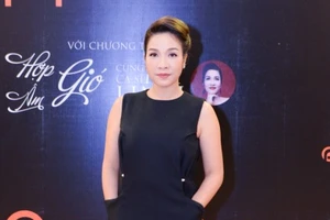 Mỹ Linh ra biển thu Hợp âm gió