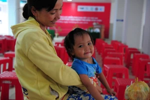 Đấu giá SIM tiền tỉ để mổ tim cho 40 em nhỏ