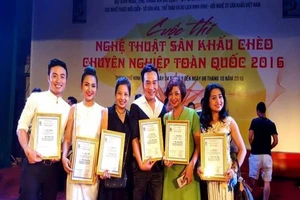 Chèo Hà Nội bội thu huân chương 