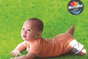 Bé văng khỏi bụng mẹ thành biểu tượng của niềm hy vọng