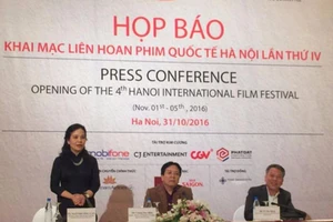 Chiếu phim ngoài trời tại LHP Quốc tế