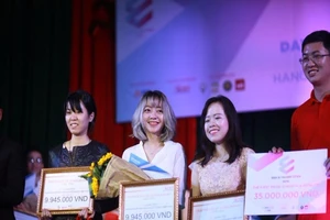 Sinh viên Hà Nội hùng biện về bầu cử Tổng thống Mỹ 