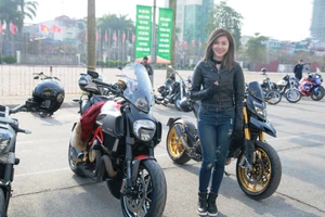 Đoàn xe khủng diễu hành trước đêm diễn nhớ Trần Lập