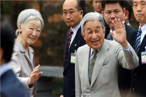 Hình ảnh Nhà vua và Hoàng Hậu Nhật Bản thăm Văn Miếu 