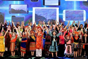 Phải thực hiện xóa mù công nghệ cho tất cả mọi người