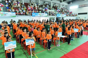 Cầu thủ Hồng Sơn, Phương Nam đào tạo học viên nhí