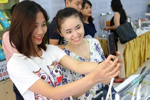 Viettel “bắt tay” Samsung trợ giá Galaxy S8 tới 6 triệu