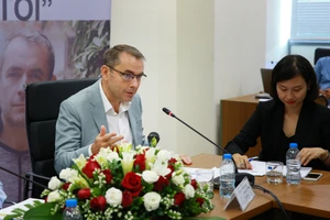 Cựu đại sứ Pháp làm phim tặng Hà Nội