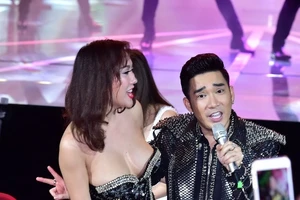 Hoài Linh diện váy cô dâu trắng, nhận mình là 'cơm'