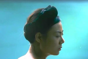 Phan Hương của Người phán xử dạy đóng cảnh nóng 