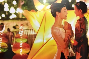 Triển lãm ảnh 'Thu Vọng Nguyệt' hoành tráng 