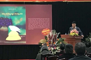 Hễ CSGT thổi lại: 'Tôi là người nhà anh N!'