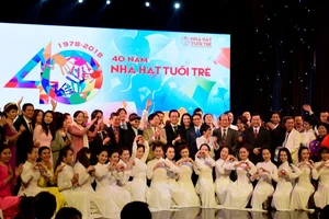 Phó Thủ tướng: 'Đất nước mình anh hùng là thế mà vẫn nghèo'