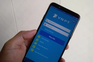 Nằm nhà gửi ảnh và thông tin thuê bao cho nhà mạng