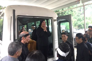 GS Phan Huy Lê đã sống một cuộc đời tận hiến!