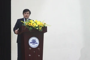 Cha mẹ mải làm ăn, khoán trắng con cho nhà trường