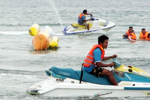 Yêu cầu kiểm tra việc kinh doanh mô tô nước trên biển