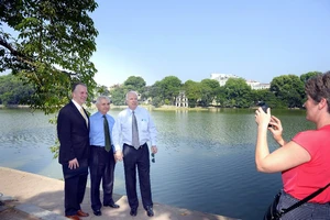 Thủ tướng Chính phủ điện chia buồn gia đình ông John McCain 