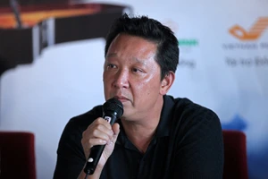 Nhạc trưởng Lê Phi Phi bật khóc khi nhớ về nhạc sĩ Hoàng Vân