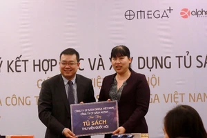 Hơn một nửa đại biểu Quốc hội nhận sách miễn phí 