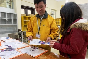 Gần 8 ngàn vé trận Việt Nam - Malaysia chuyển qua bưu điện