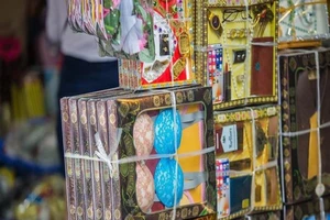 Hạn chế kinh doanh vàng mã bikini, quần áo lót