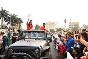  H’Hen Niê và dàn người đẹp khuấy đảo Lễ hội đường phố 