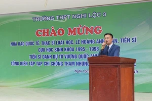 Tạm đình chỉ chức vụ viện trưởng của 'nhà báo quốc tế'