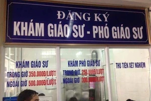Lạ mắt, lạ tai: Bệnh nhân đi khám bệnh cho Giáo sư?